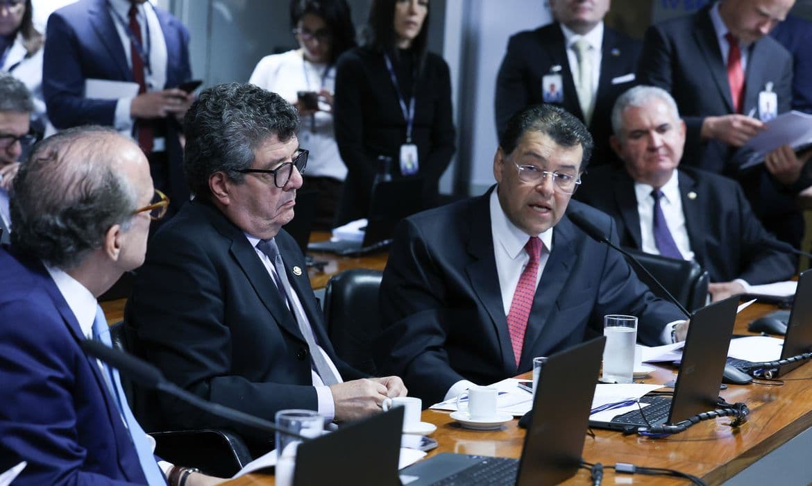 Senado eleva impostos de fintechs e bets para compensar isenção de IR