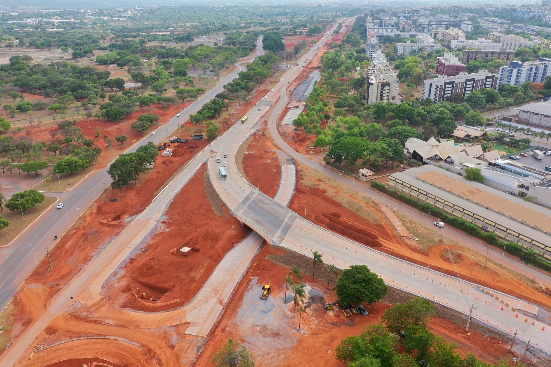 Investimentos em Infraestrutura Impulsionam Transformação Urbana do DF em 2025