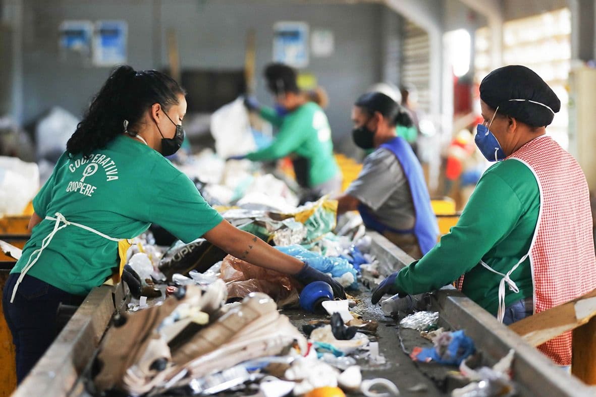 Mutirão GDF Presente leva cidadania e serviços essenciais a catadores do DF
