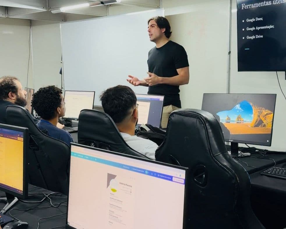 Pró-Jovem Digital forma 240 alunos na Estrutural e Samambaia em 2026