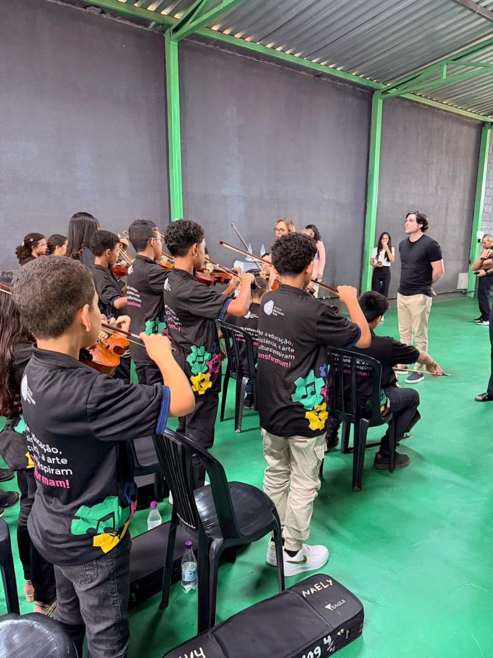 Secretário da Juventude do DF visita Instituto Reciclando Sons na Estrutural