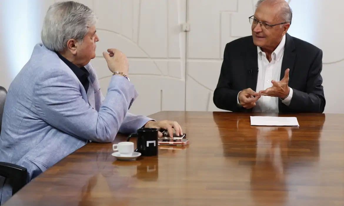 Alckmin defende punição rigorosa para fraudes no Banco Master
