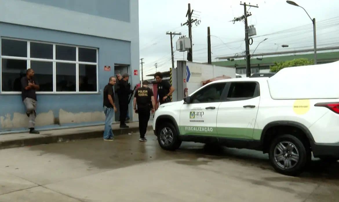 ANP fiscaliza distribuidoras no Rio para apurar margens de lucro nos combustíveis