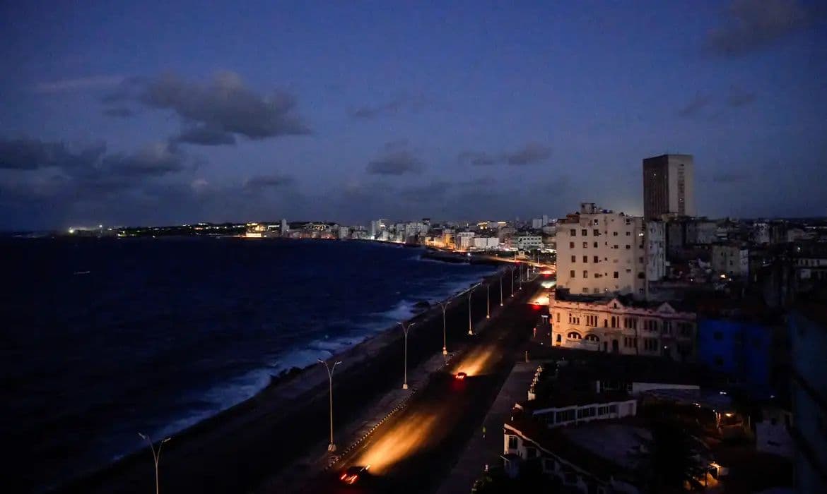 Comboio internacional desafia sanções e entrega ajuda humanitária a Cuba