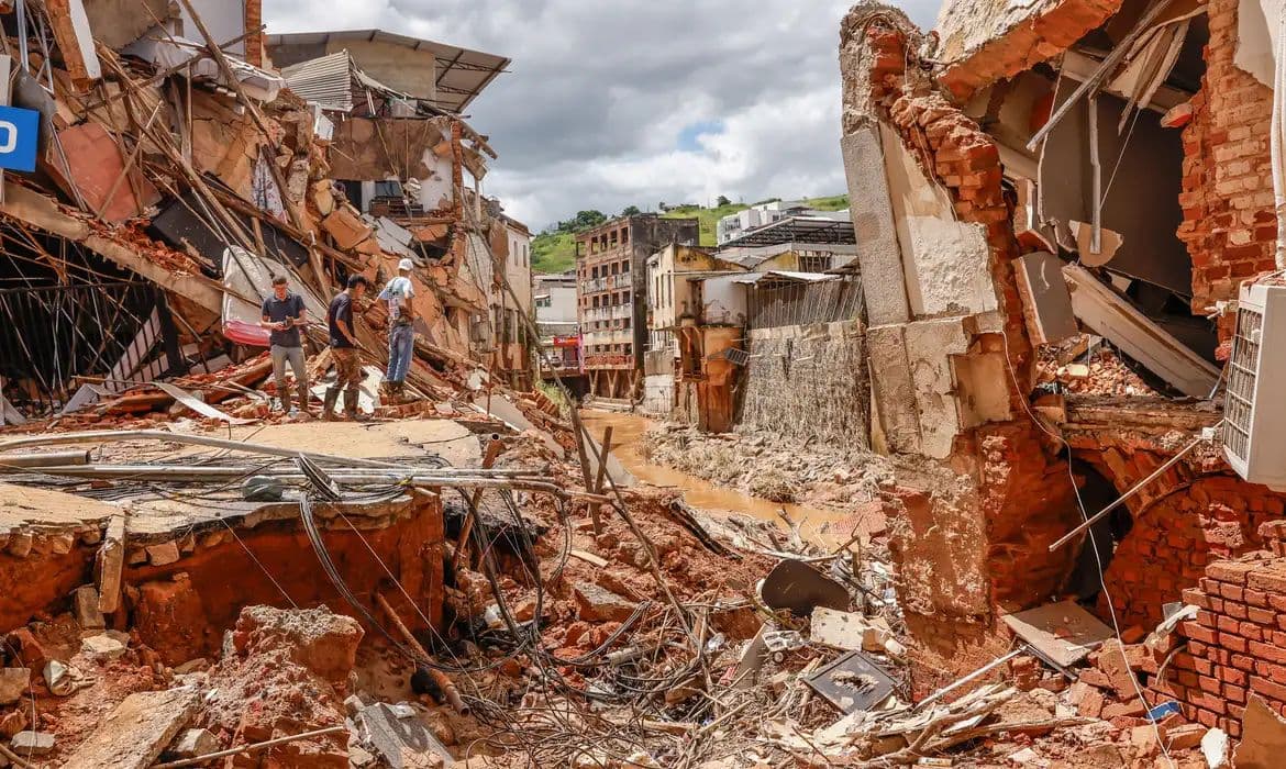 Governo libera R$ 500 milhões para cidades atingidas por enchentes