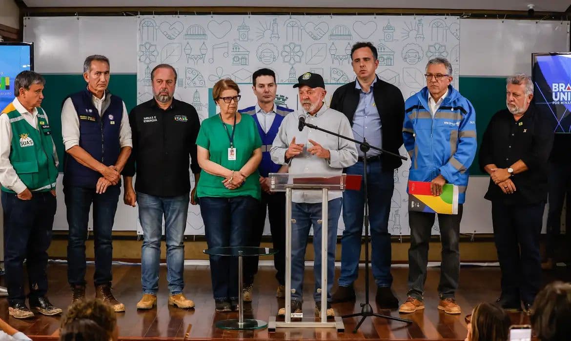 Lula anuncia casas e apoio financeiro para atingidos pelas chuvas em Minas