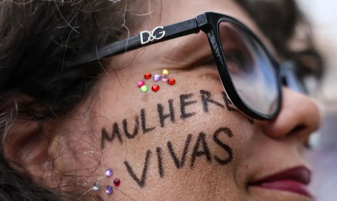 Senado cria Comenda Laço Branco contra a violência doméstica