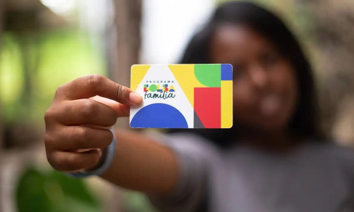 Bolsa Família: Caixa paga beneficiários com NIS final 7 nesta segunda