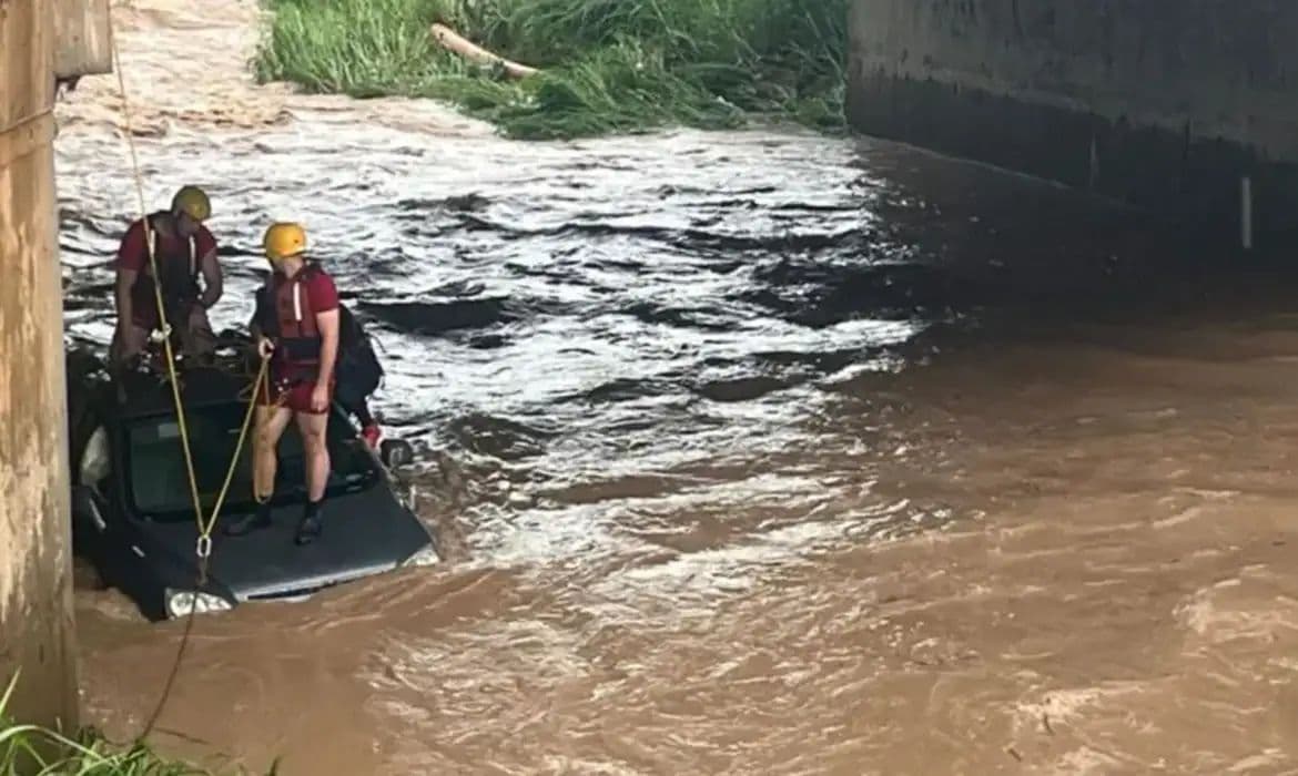 Bombeiros localizam corpo de mulher desaparecida após chuvas em Piracicaba