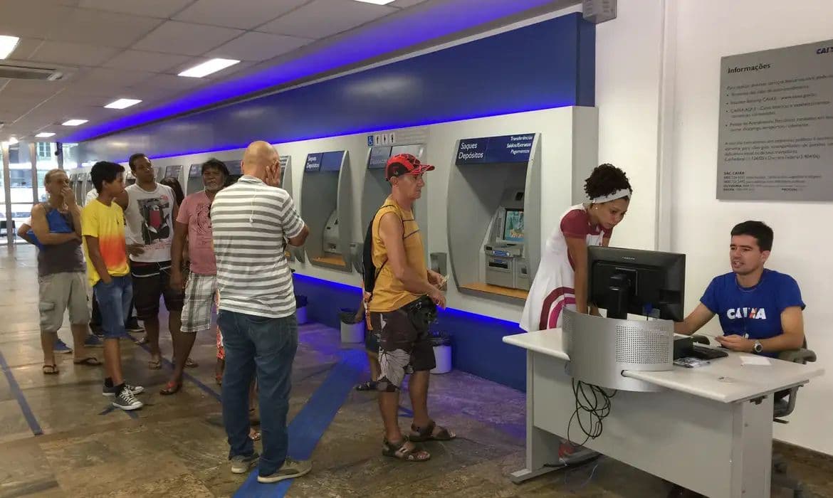 Confira o que abre e fecha no feriado do Dia do Trabalhador