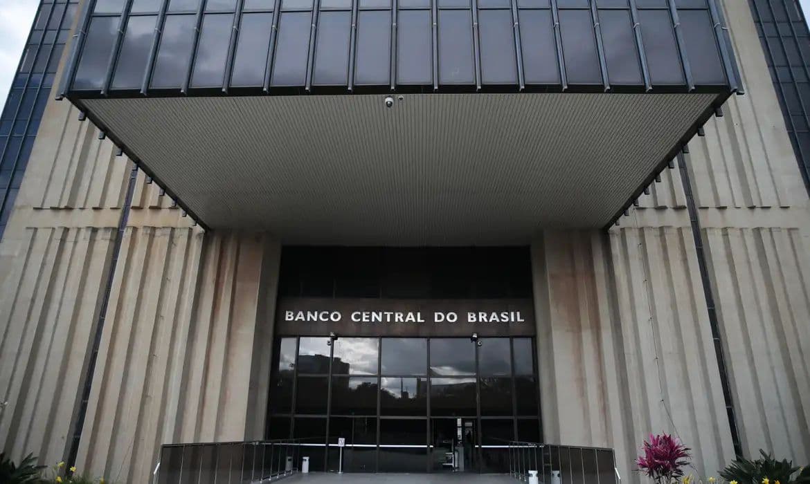Copom define Selic sob pressão da inflação e conflitos globais