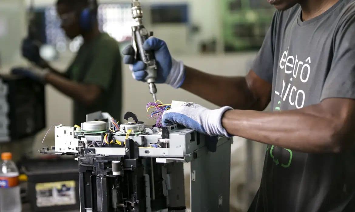 Governo amplia incentivo à tecnologia nacional em linhas de crédito do FAT