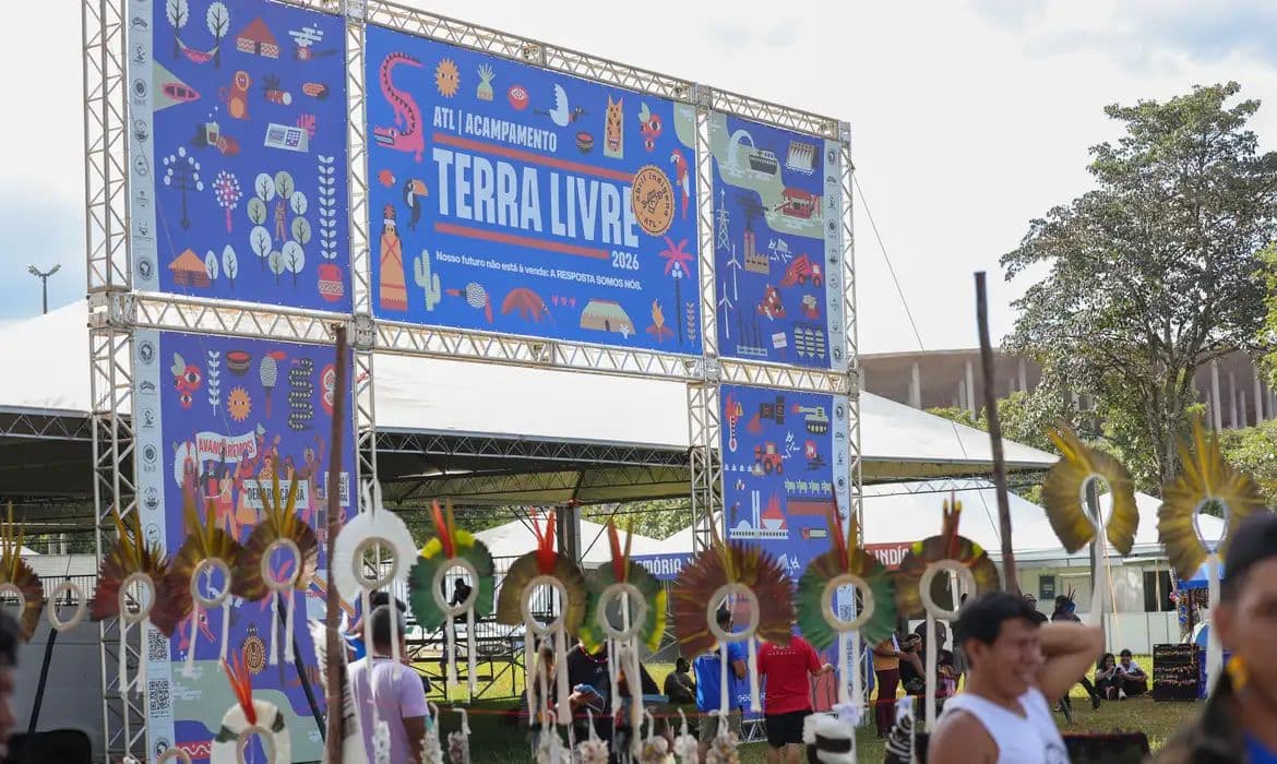 Indígenas marcham em Brasília contra exploração de petróleo em seus territórios
