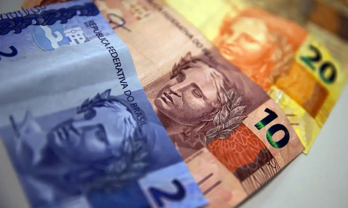 INSS inicia pagamento da primeira parcela do 13º salário para aposentados