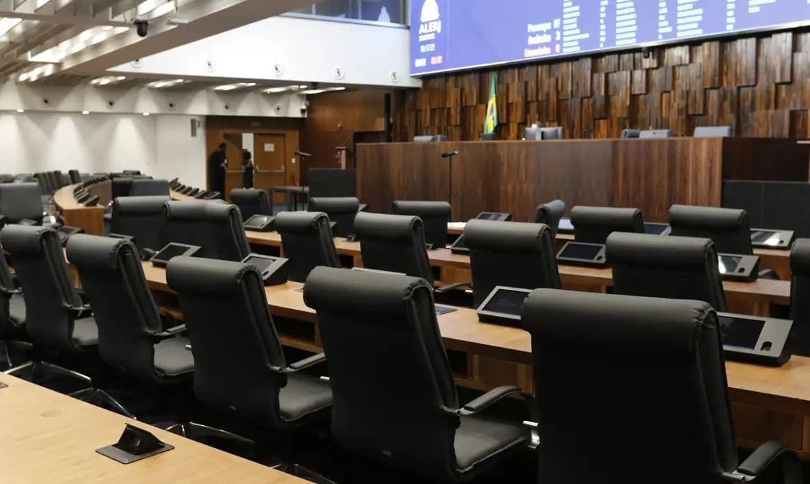 Leis sobre Inteligência Artificial no Brasil priorizam vigilância e controle