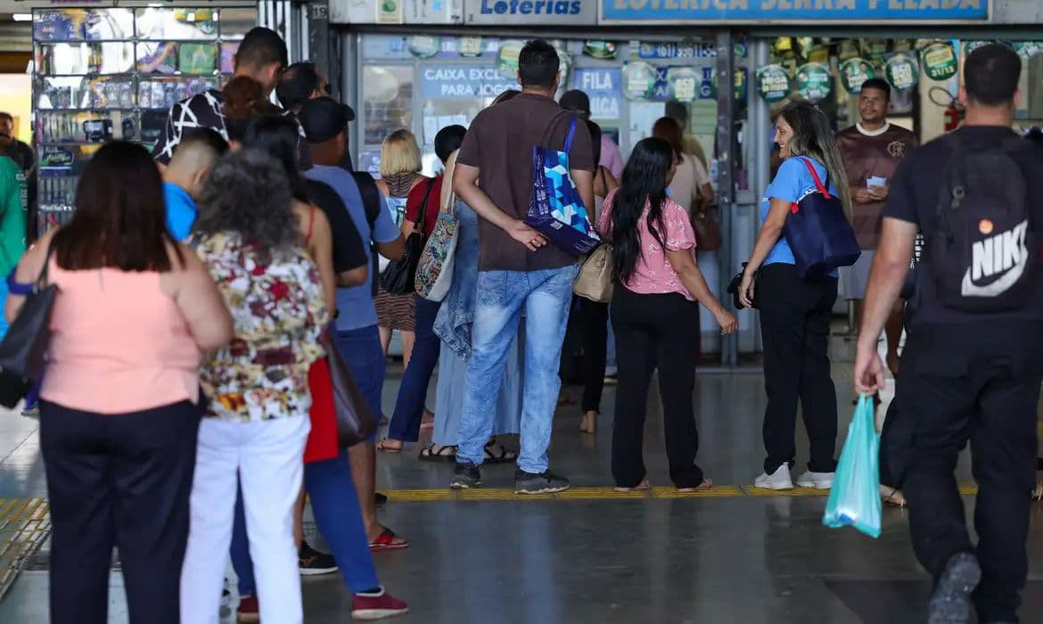Mega-Sena acumula e pode pagar R$ 7,5 milhões no próximo sábado