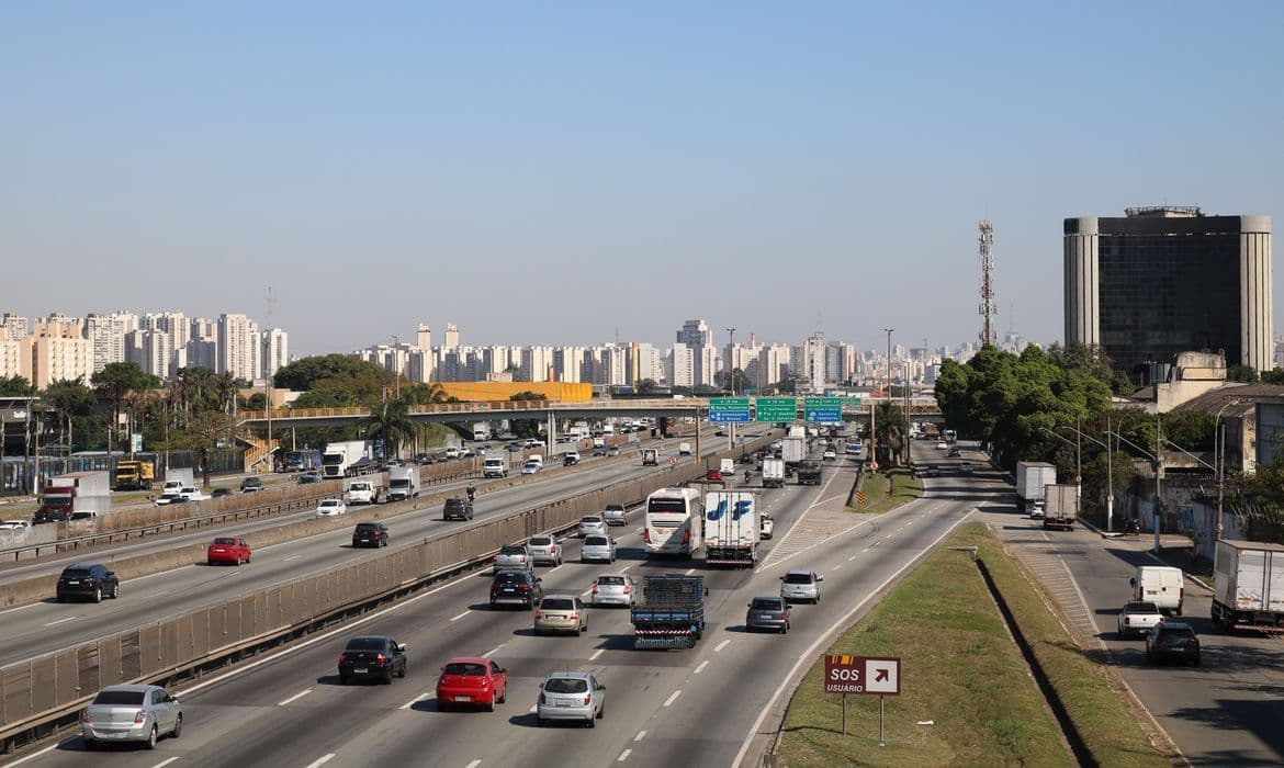 MPRJ pede suspensão de obras na Via Dutra por risco de alagamento