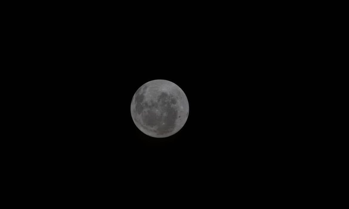 Nasa divulga foto inédita da curvatura da Lua capturada pela Artemis 2