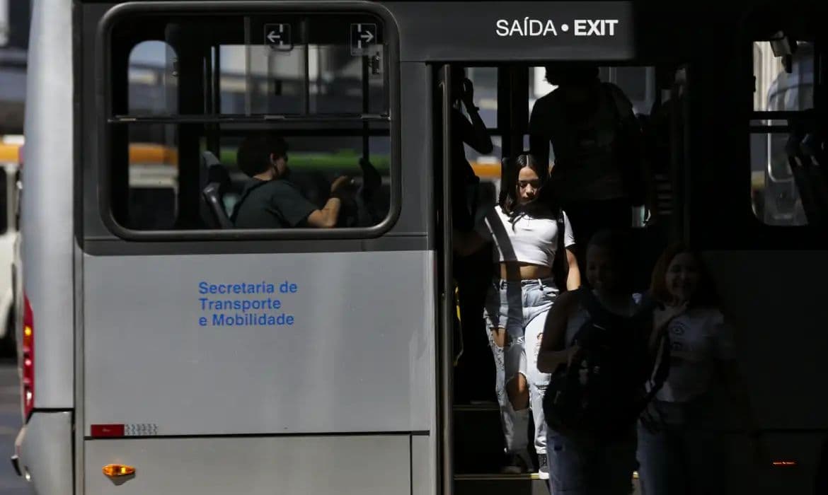 Ônibus do Rio terão campanha de combate ao assédio e violência de gênero