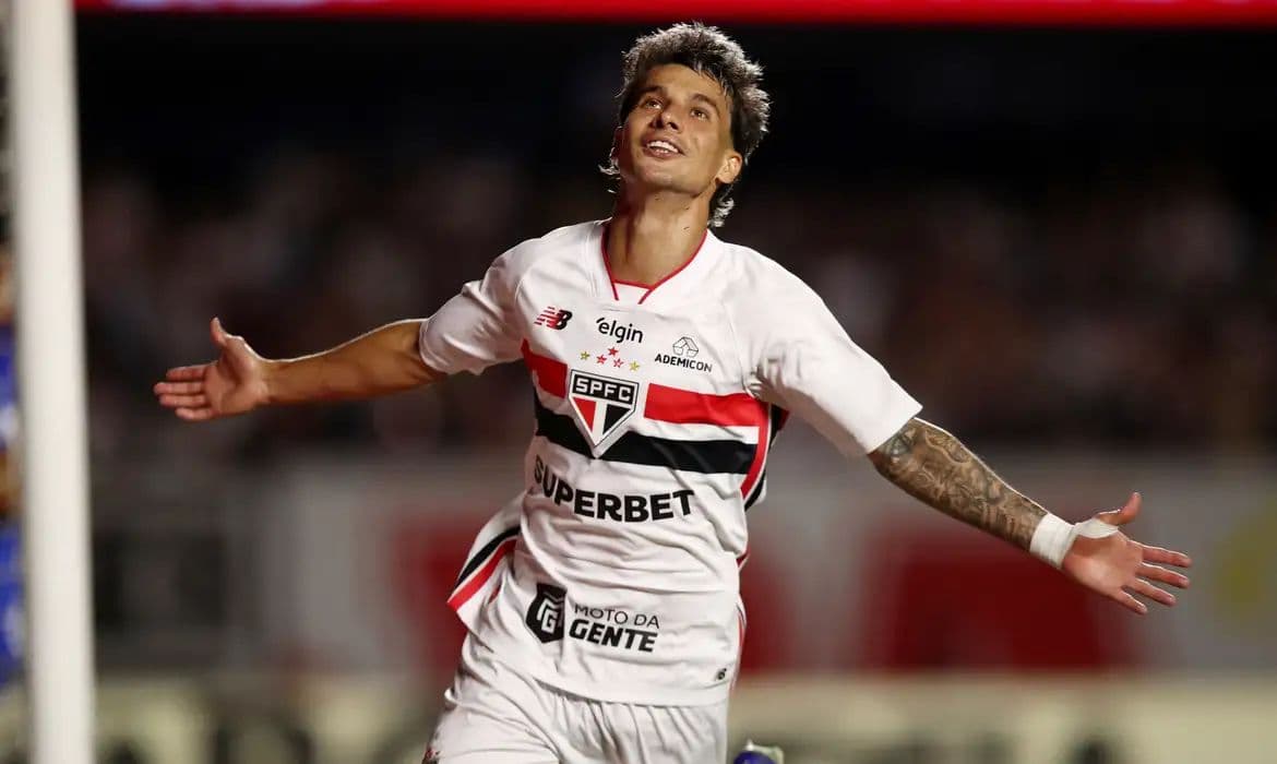 São Paulo goleia Cruzeiro por 4 a 1 com show de Ferreira no Morumbis
