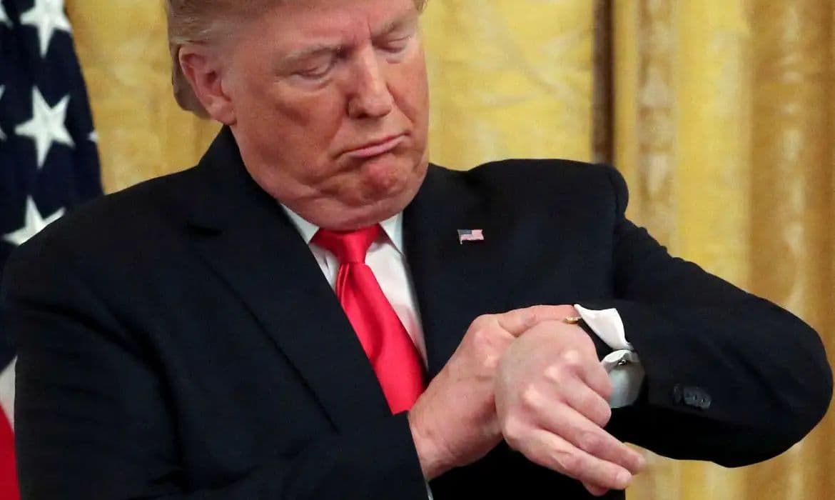Trump anuncia tarifas de 50% para países que fornecerem armas ao Irã