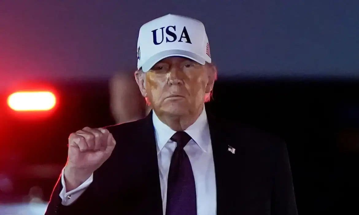 Trump ataca Papa Leão XIV e o chama de ‘terrível em política externa’