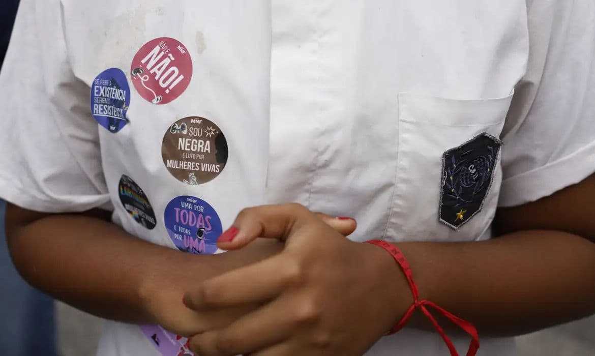 Assédio contra mulheres atinge níveis recordes em 2025, aponta fórum