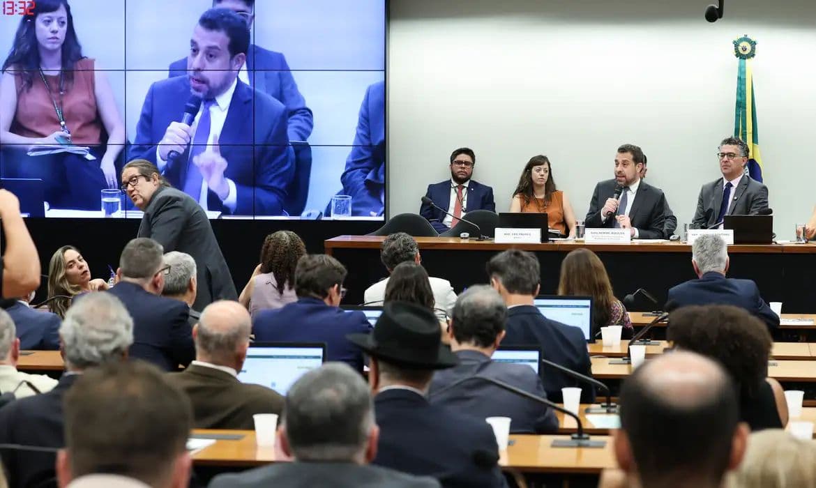 Boulos critica proposta de compensação a empresas pelo fim da escala 6×1
