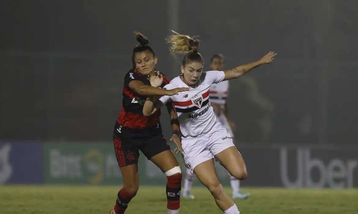 Brasileirão Feminino: São Paulo bate Flamengo e assume vice-liderança