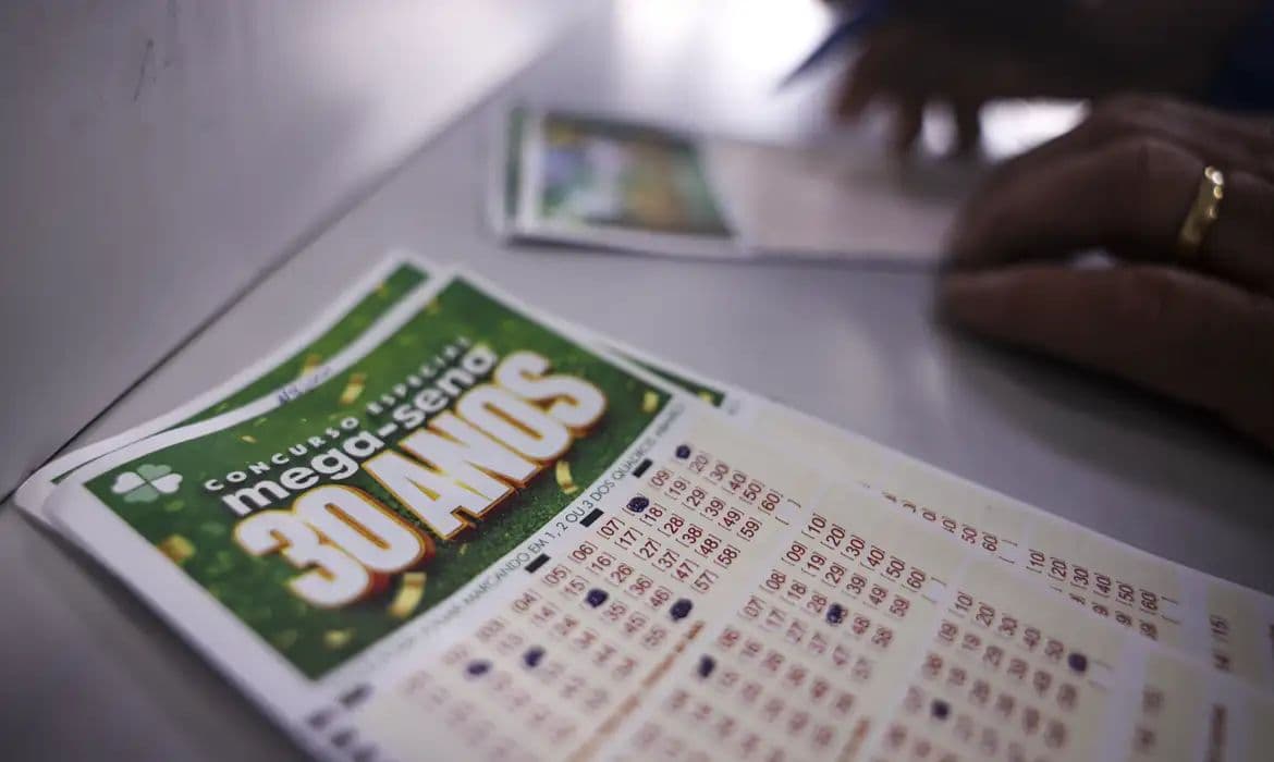 Caixa aumenta estimativa de prêmio da Mega Sena de 30 anos para R$ 320 milhões