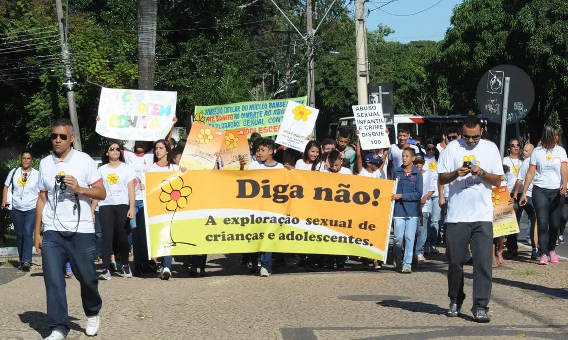 Calendário de Maio 2026: Feriados, Dia das Mães e Maio Amarelo