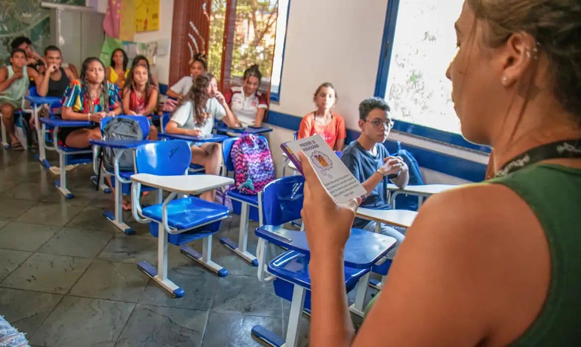 Cólica menstrual afasta quatro em cada dez estudantes das salas de aula