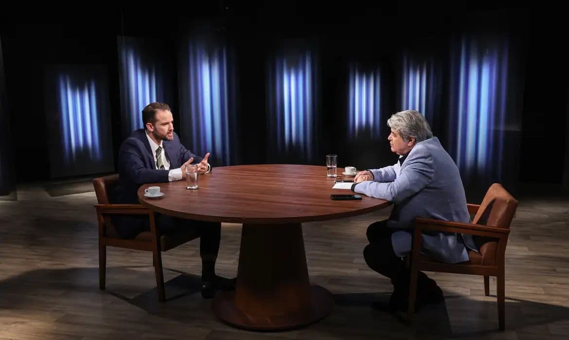 Dario Durigan discute impactos de guerras e minerais críticos no Brics e G7