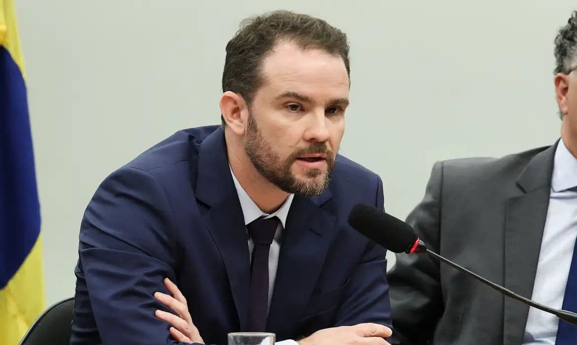 Dario Durigan representa o Brasil em reunião do G7 na França