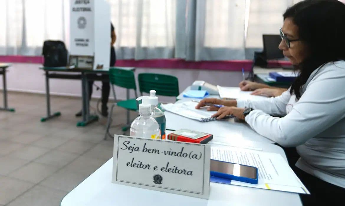 Eleições 2026: Saiba como se inscrever para ser mesário voluntário