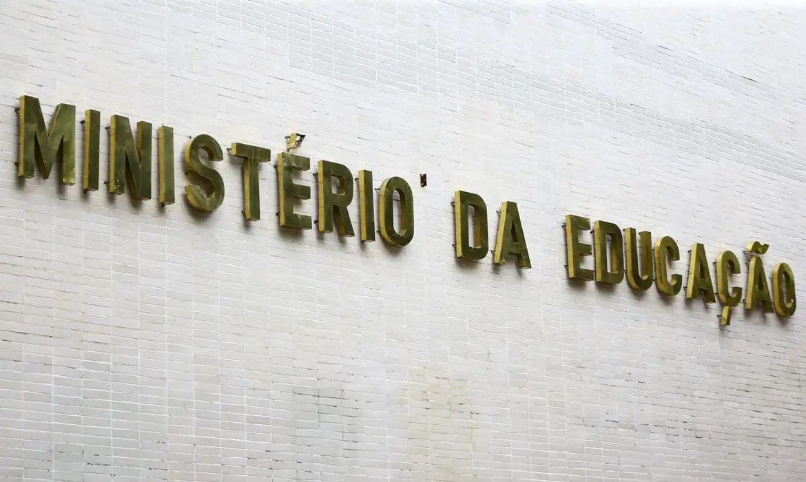 Enade revela que 53% dos formandos em licenciaturas EaD têm nota baixa