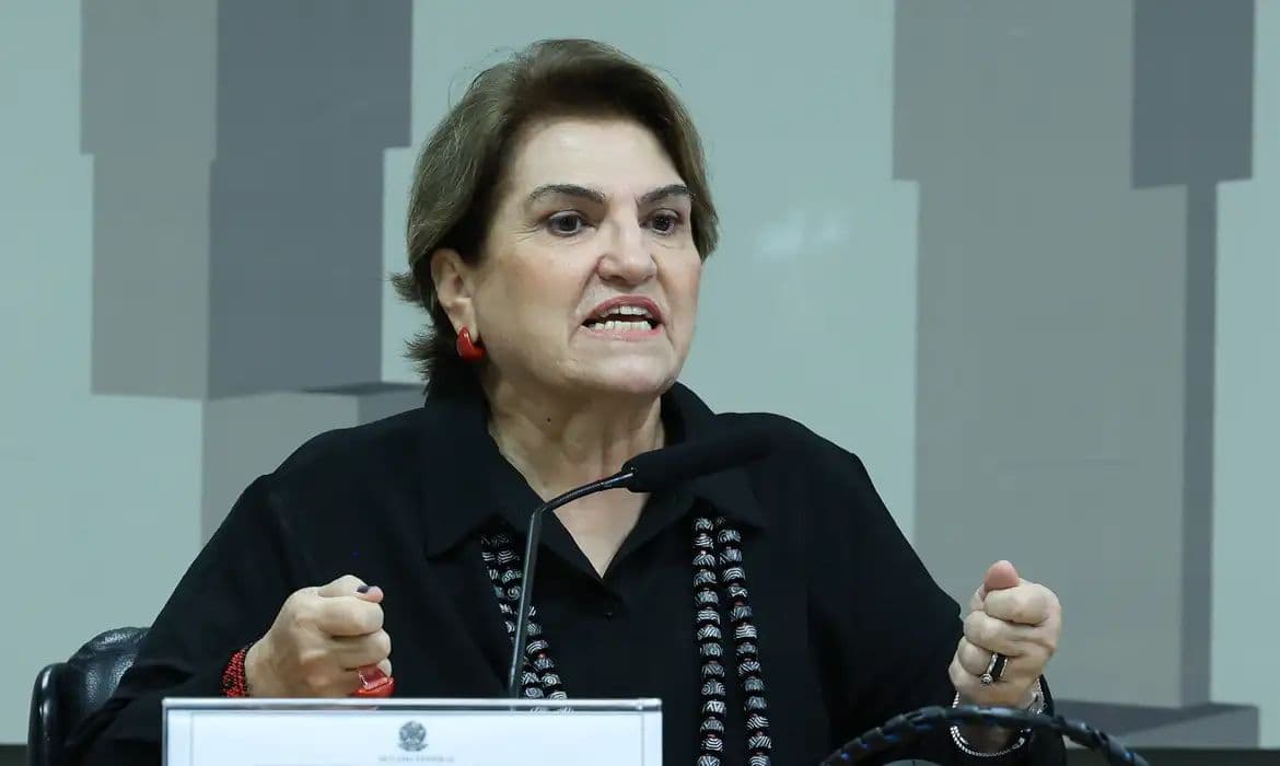 Fim da escala 6×1 facilitará acesso de mulheres ao trabalho, diz ministra