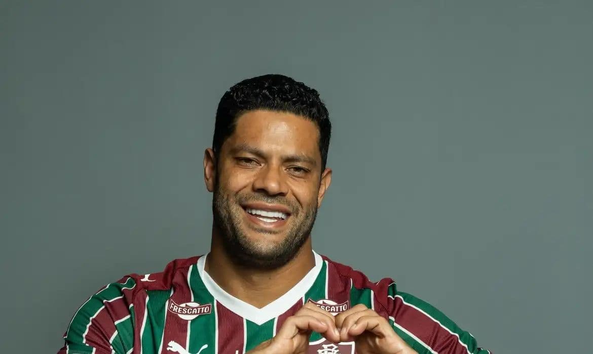 Fluminense oficializa contratação do atacante Hulk até 2027