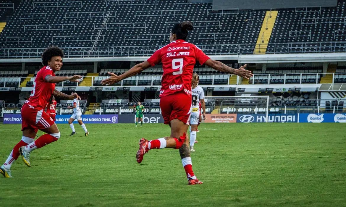Internacional vence Santos por 3 a 0 no Brasileirão Feminino