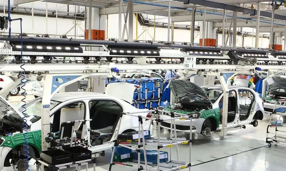 Lula incentiva exportação de carros brasileiros para África e América Latina