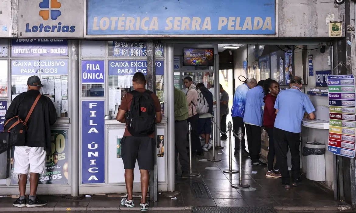 Mega 30 anos sorteia R$ 300 milhões; apostas vão até as 22h deste sábado