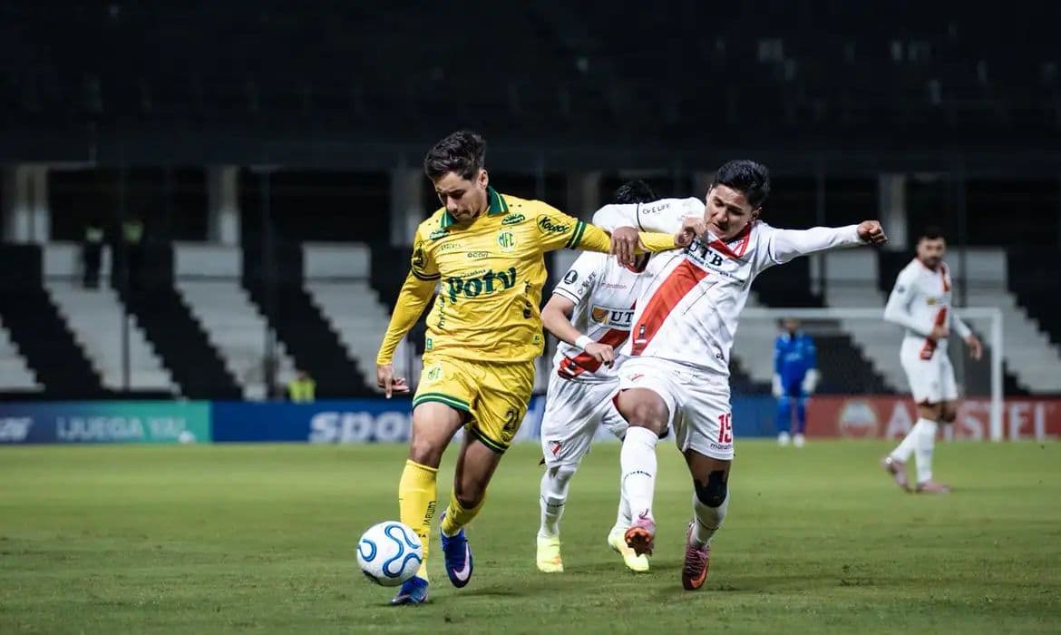 Mirassol faz história e garante vaga inédita nas oitavas da Libertadores
