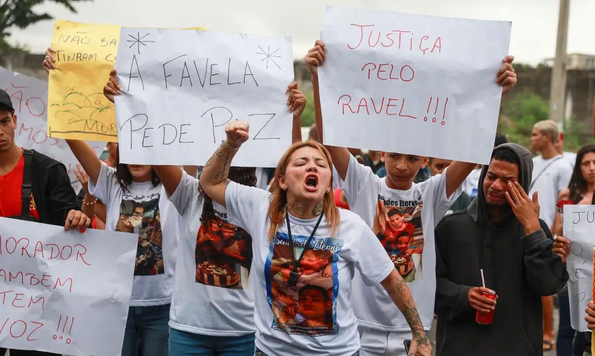 Moradores de favelas do Rio rejeitam operações policiais com confrontos