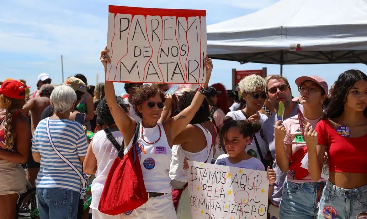 Novas leis federais ampliam a proteção das mulheres contra a violência