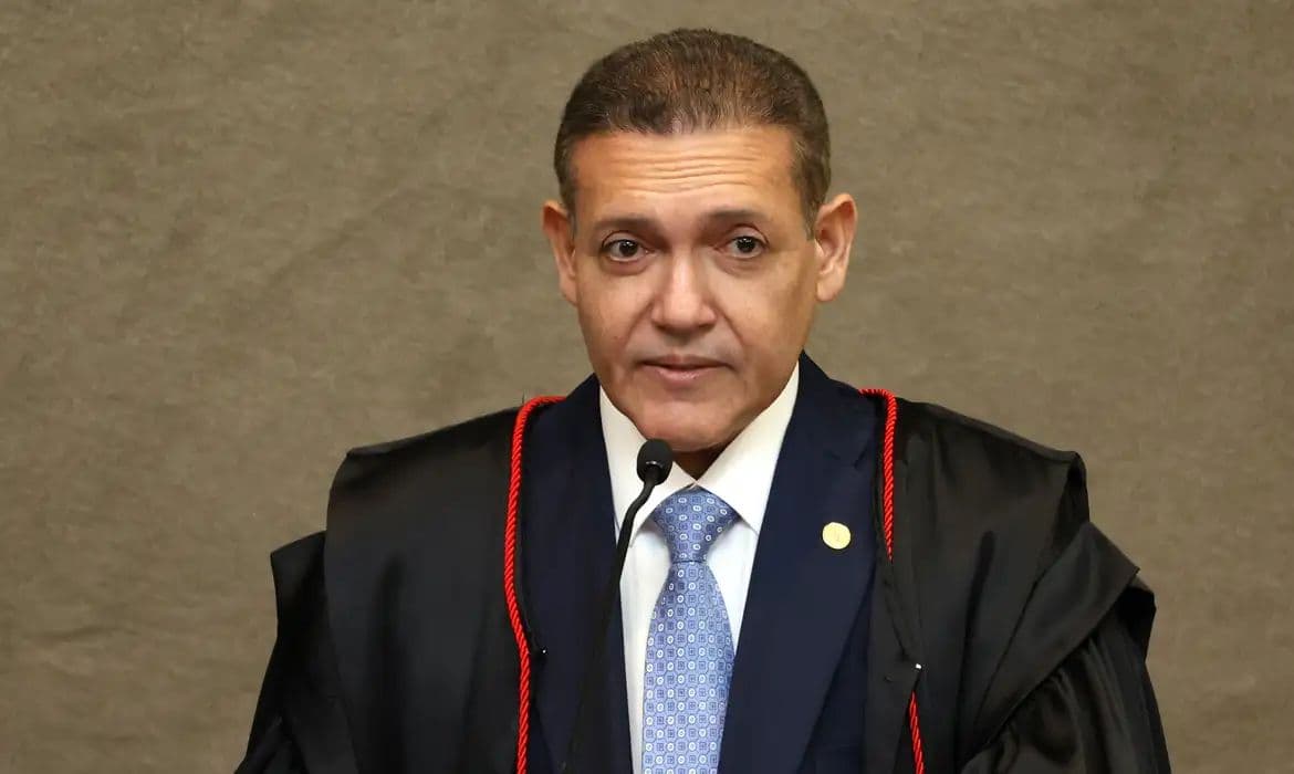 Nunes Marques assume TSE com foco no combate ao uso ilegal de IA nas eleições