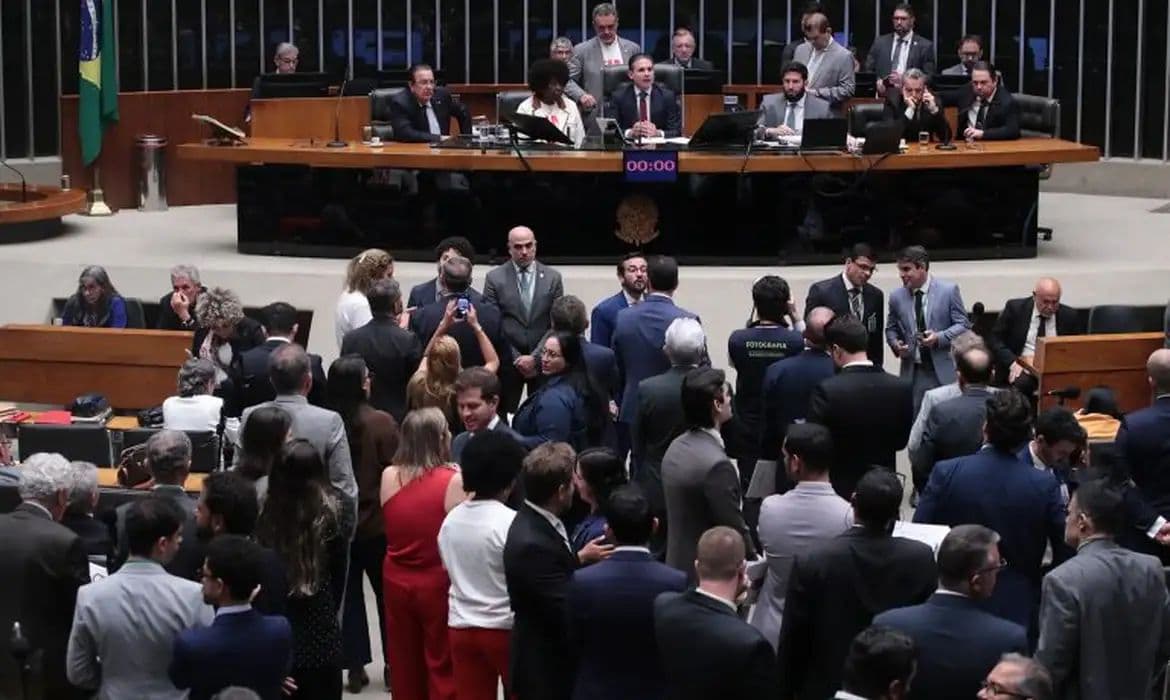 PEC do fim da escala 6×1 é aprovada em primeiro turno na Câmara