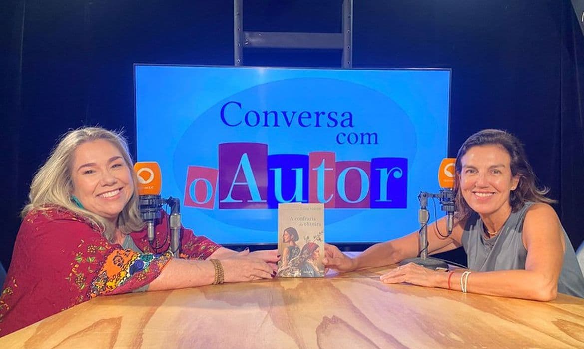 Rádio MEC entrevista Luize Valente sobre novo romance histórico