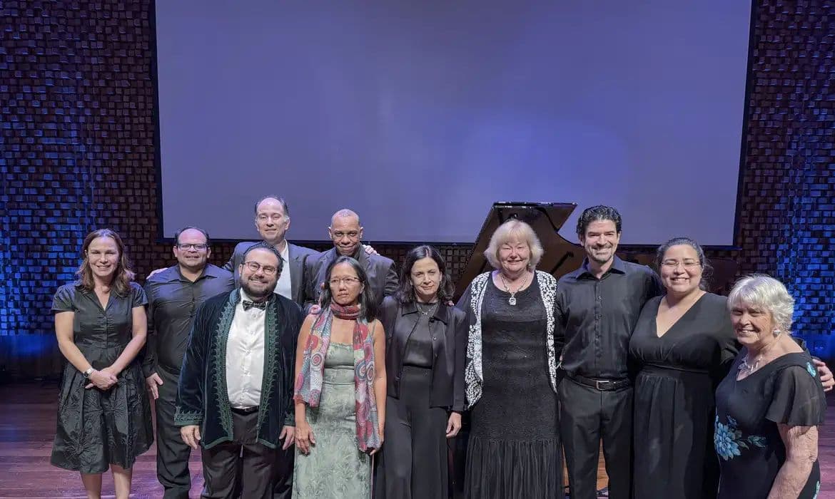 Rádio MEC homenageia o pianista Luiz de Moura Castro em concerto especial