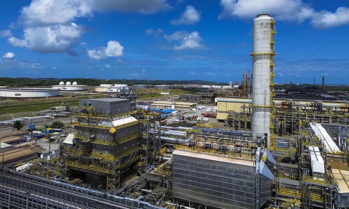 Refinarias da Petrobras operam acima de 100% da capacidade total