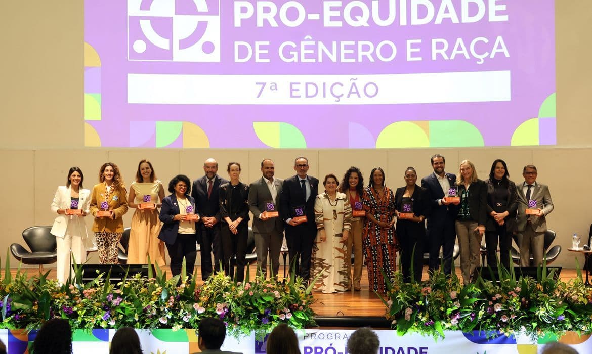 Selo Pró-Equidade premia 80 empresas por igualdade de gênero e raça